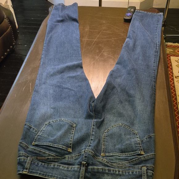 SoHo Med Wash Denim Jeans Curvy Creator Skinny.Double Button Zip .(#1647) - Picture 13 of 16